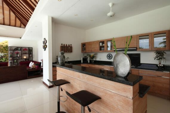 Stunning 4+1 bedrooms Villa in Batubolong